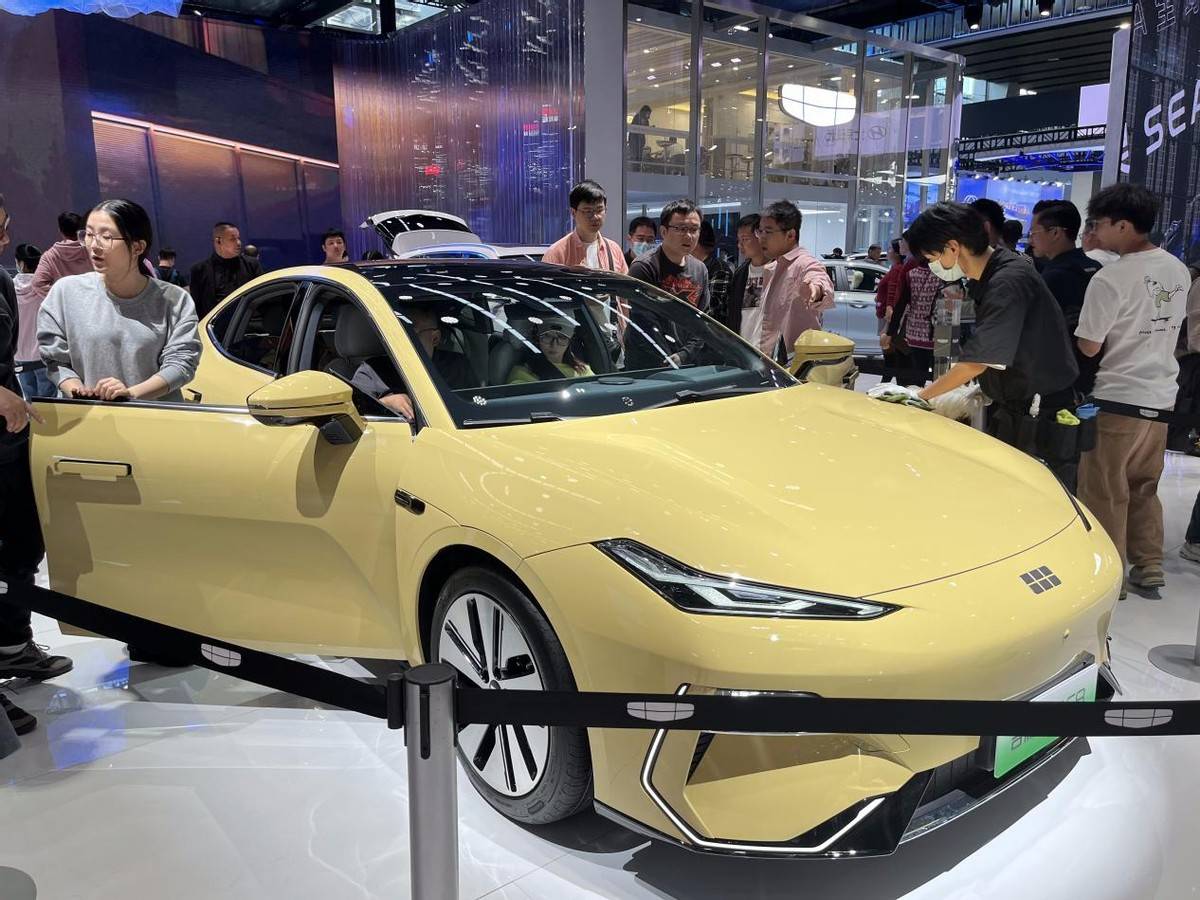 这款设计理念独树一帜的车型,以其年轻化且充满个性的外观设计迅速