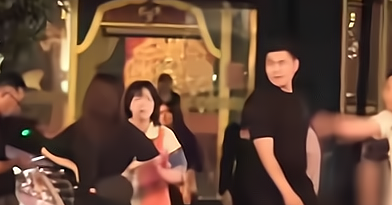 女星宠物猪走丢，助理寻找却与路人爆发冲突