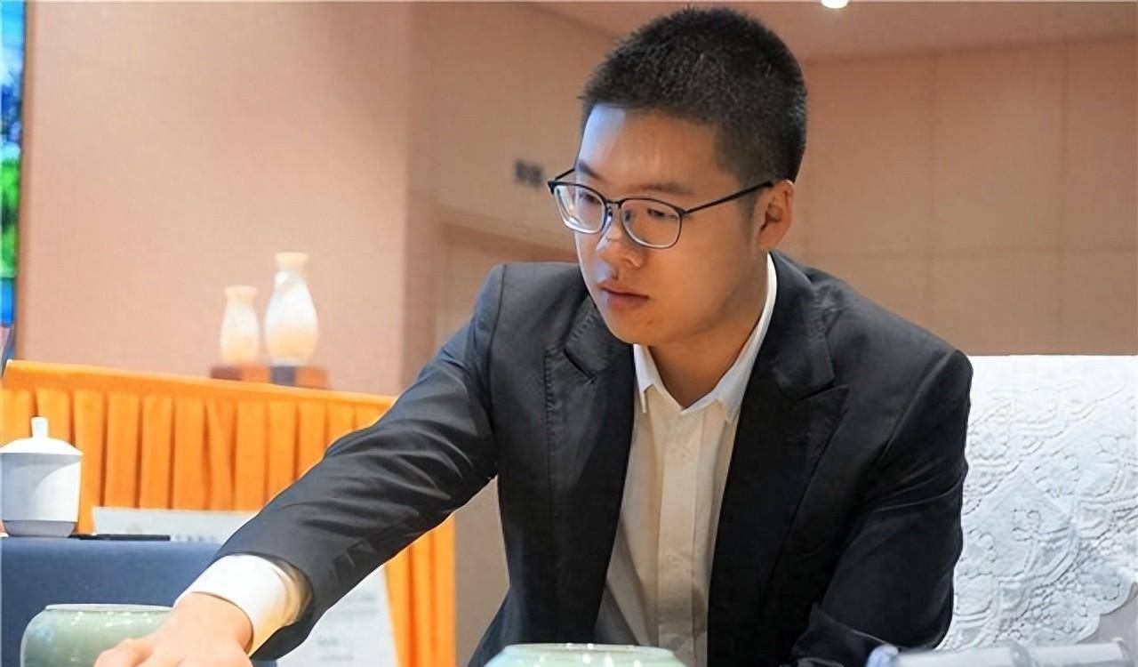 2002年,檀啸来到聂卫平道场学习围棋.由于棋才出众,人品也