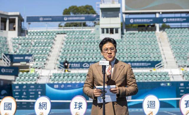 霍启刚与美女球手热聊,碰到对方私密部位惹争议_郭晶晶_香港_哥哥