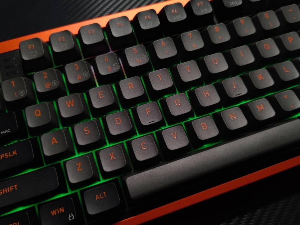 铭凡首款机械键盘MKB i83实测：金属质感，三模无线，499元引爆市场！