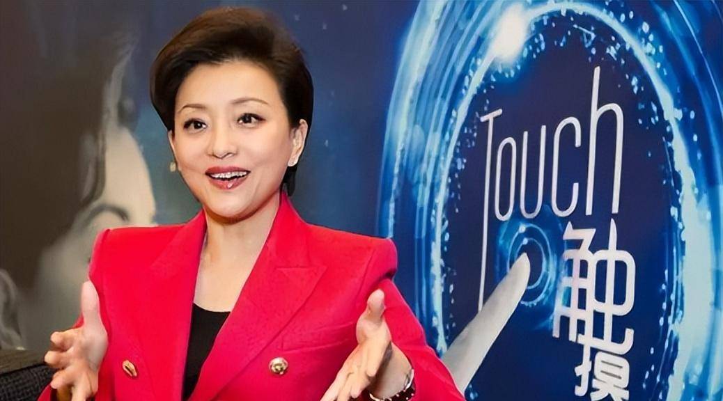 岁杨澜在美授课,头发花白弓腰驼背,富豪老公罕露面_张一兵_婚姻_美国