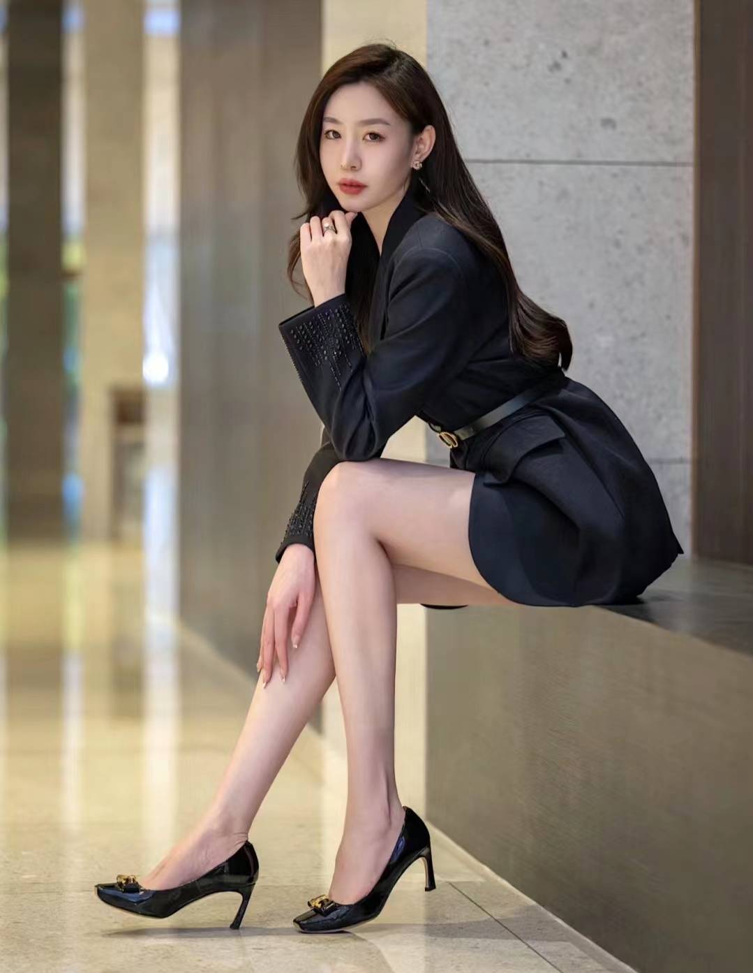 优雅入骨的女人:多穿这5种"富贵色",高级有内涵,减龄又端庄_颜色_衣物