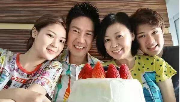 几位新加坡男演员对比,陈之财转行当艺术家,周初明经营