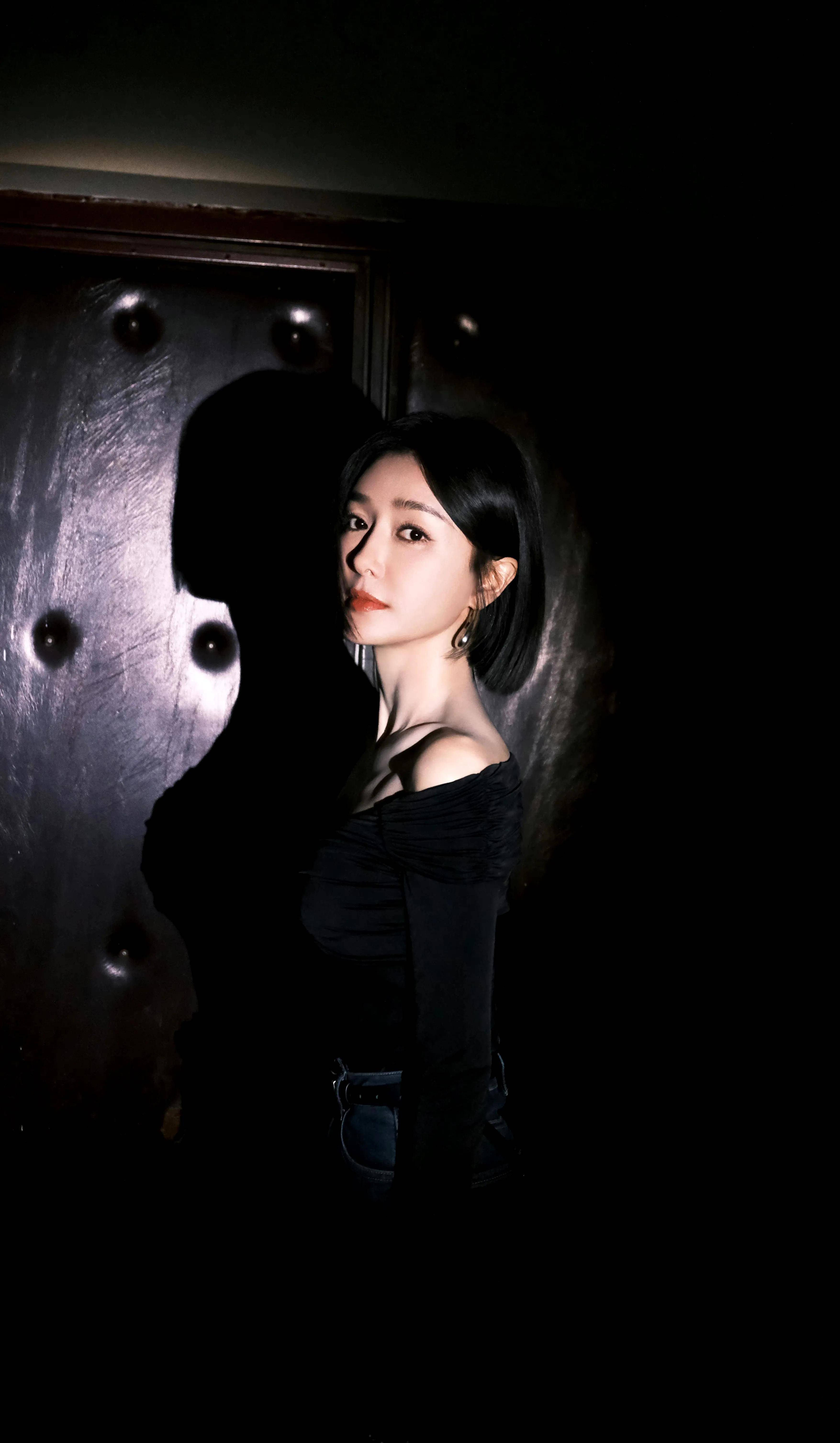 秦岚精美写真集高贵优雅_穿着_牛仔裤_上衣