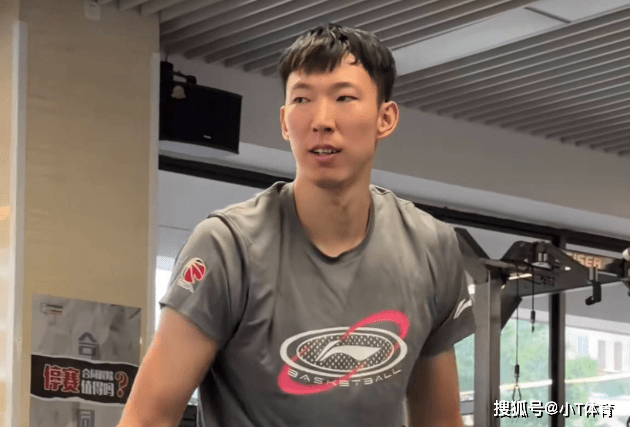 周琦进行力量训练并与球队合练_广东宏远队_视频_球场