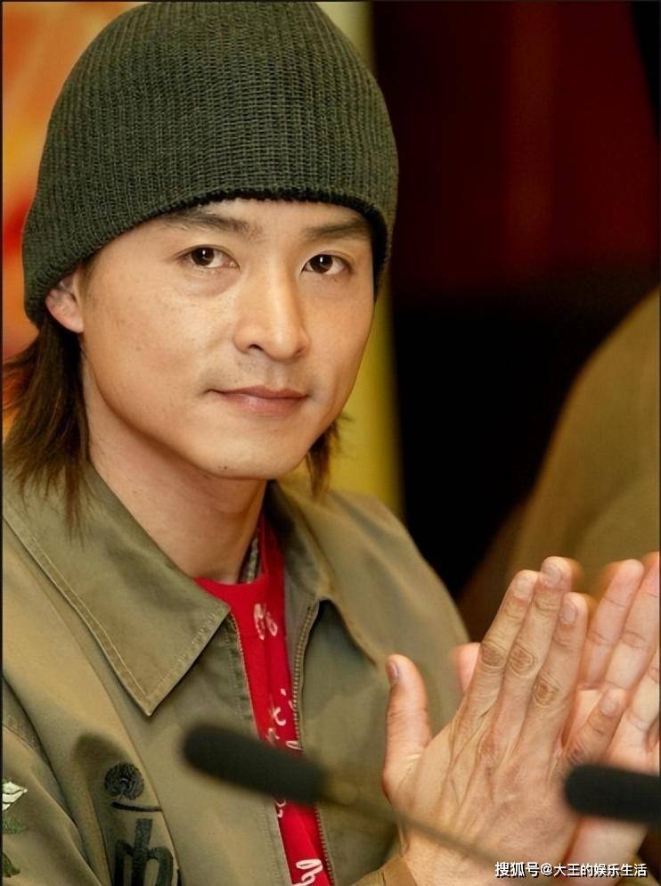 陈之财转行当艺术家,周初明经营餐馆生意,新加坡男演员现状对比