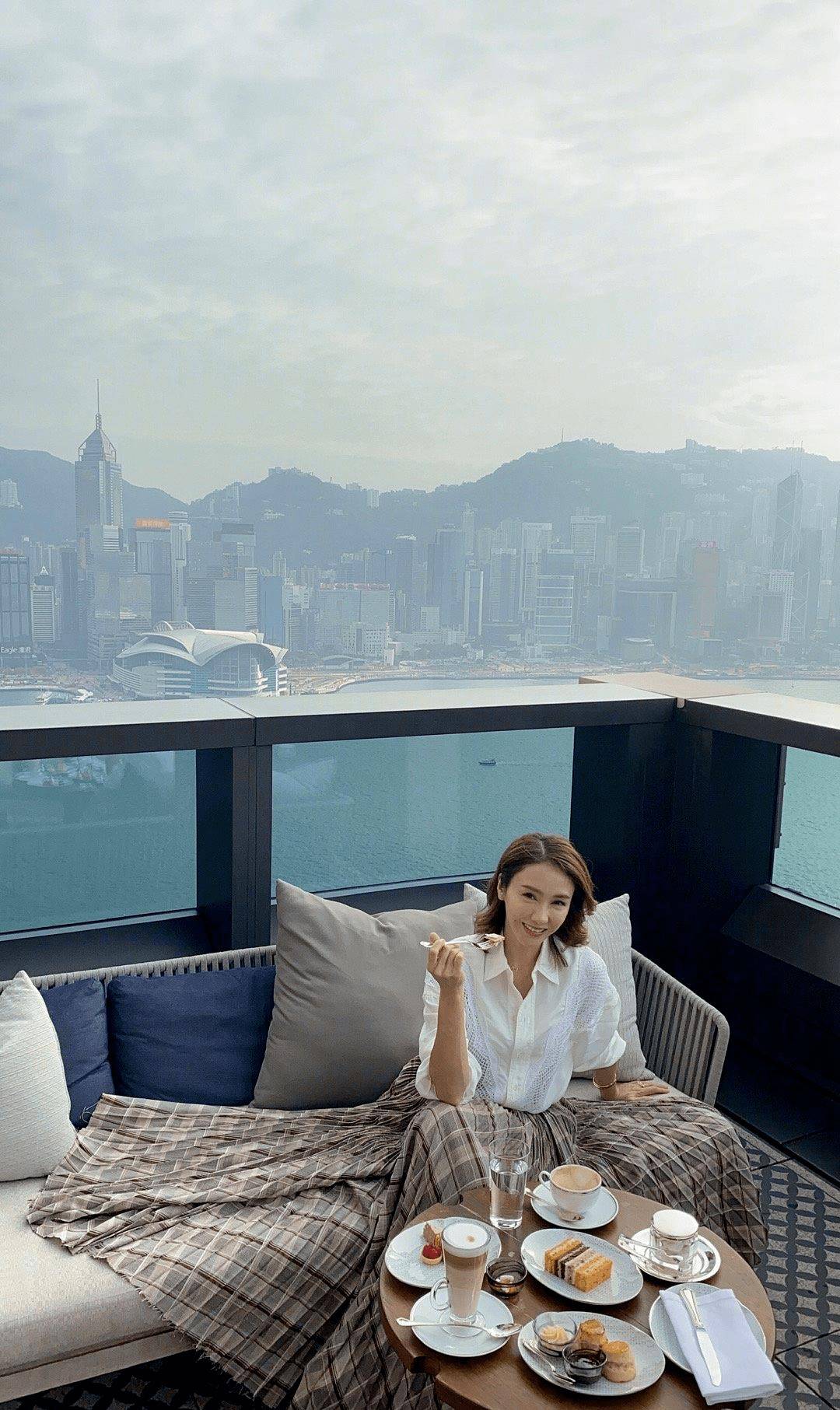 52岁年薪600万,住3亿豪宅,嫁跛脚富商_黎姿来_弟弟_哥哥