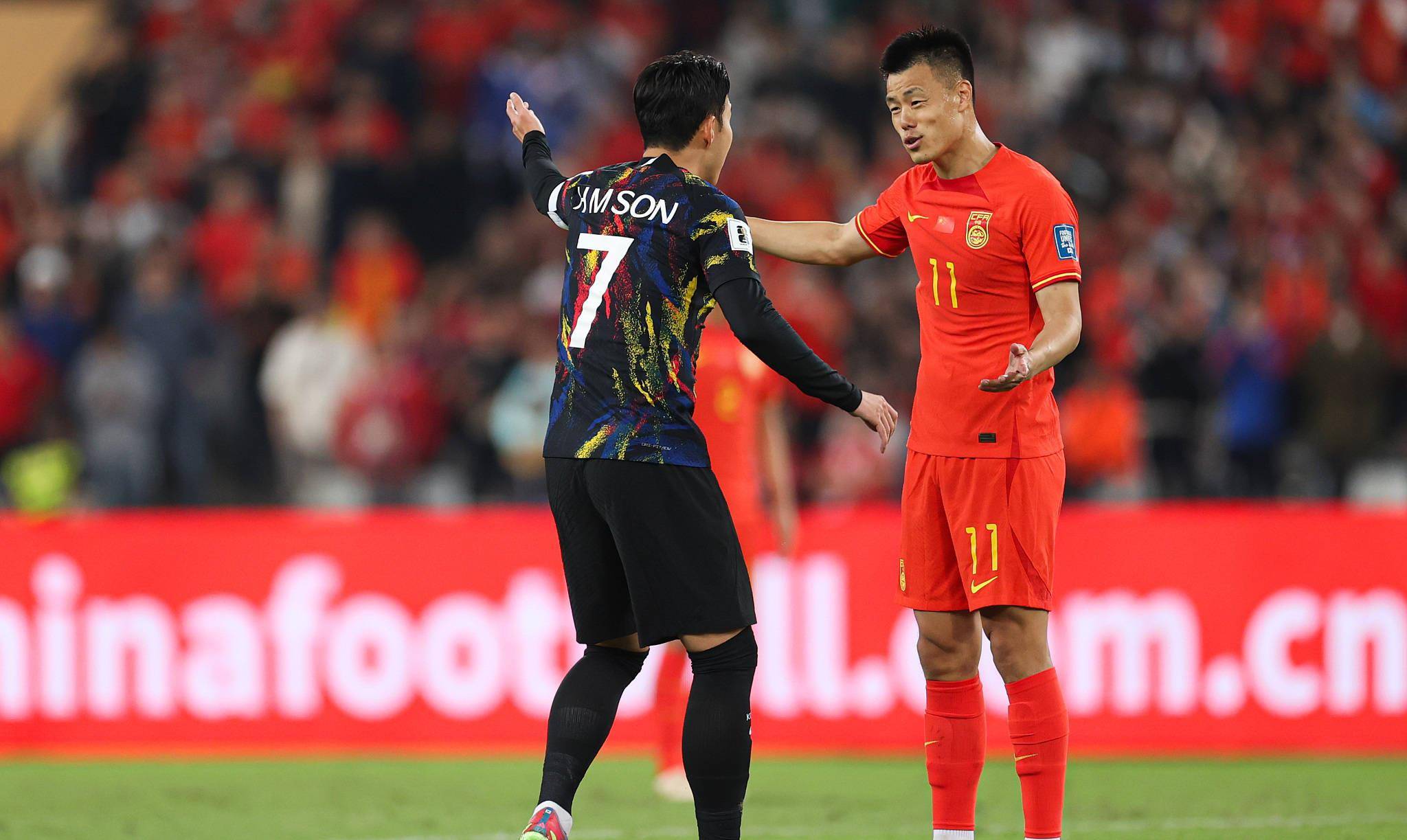 国足实力差距无争议!判罚不利是事实,主场吃大亏需引起重视_比赛_中国