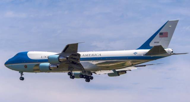 美国总统的专机"空军一号":造价39亿美元,号称是最安全的飞机_奥巴马