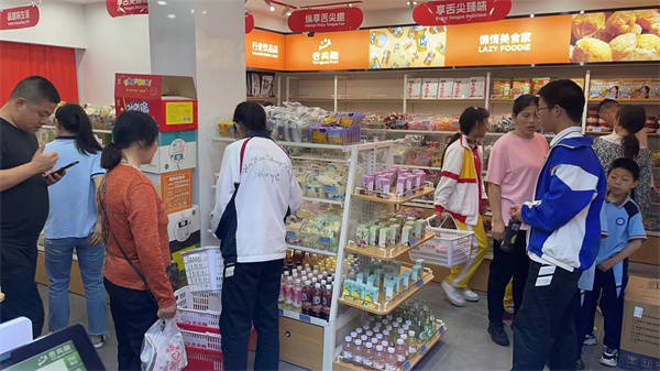 舌尖趣資深品牌經理人聊聊開零食加盟店的看法_店面_產品_口味