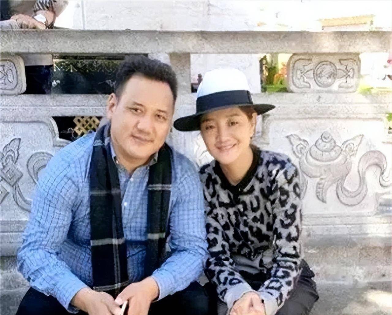歌手降央卓玛:因丈夫高颜值疯狂倒追,婚后生3胎,如今怎么样了_丁真