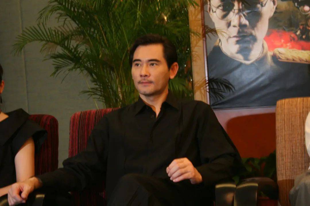 周迅,陈红对他一见倾心,一生未婚未育,如今63岁在乡下养猫种花_赵文瑄