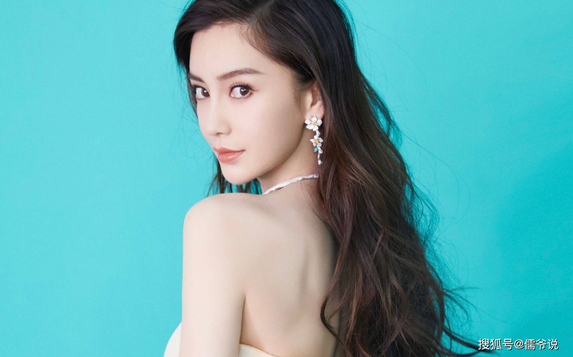 疯马秀风波后杨颖首露面,深夜陪儿子看急诊,造型邋遢面容憔悴显落魄