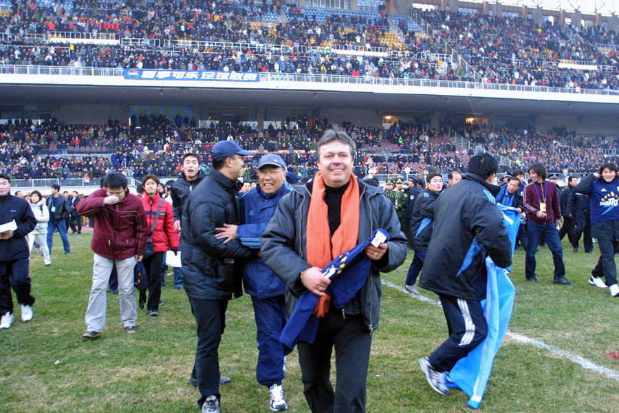 陈东现在是足球城新军大连智行足球俱乐部总经理兼一线队领队,2023年