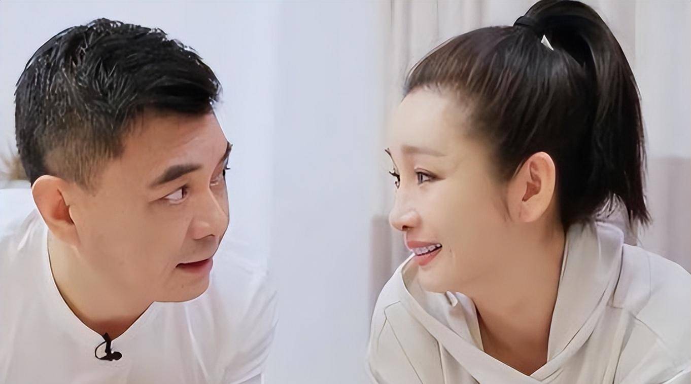 同是王新军基因,前妻的儿子和后妻的儿子一对比,差距就出来了_秦海璐