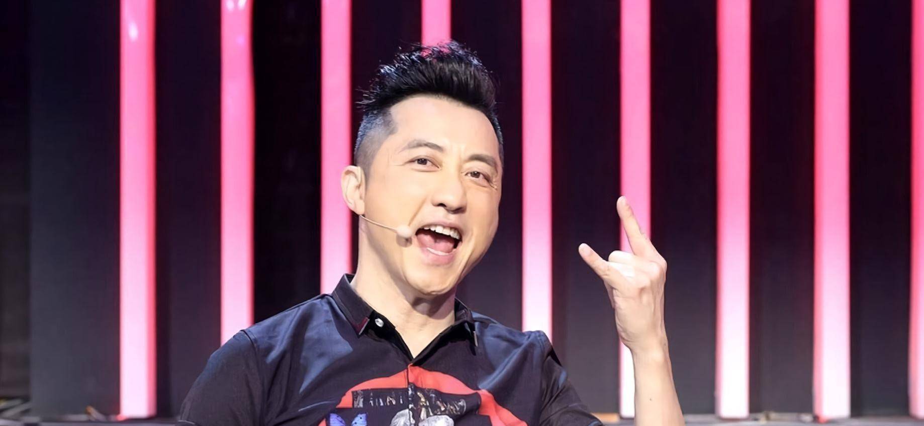 庾澄庆的经典歌曲有:《让我一次爱个够》,《情非得已》,《春泥》