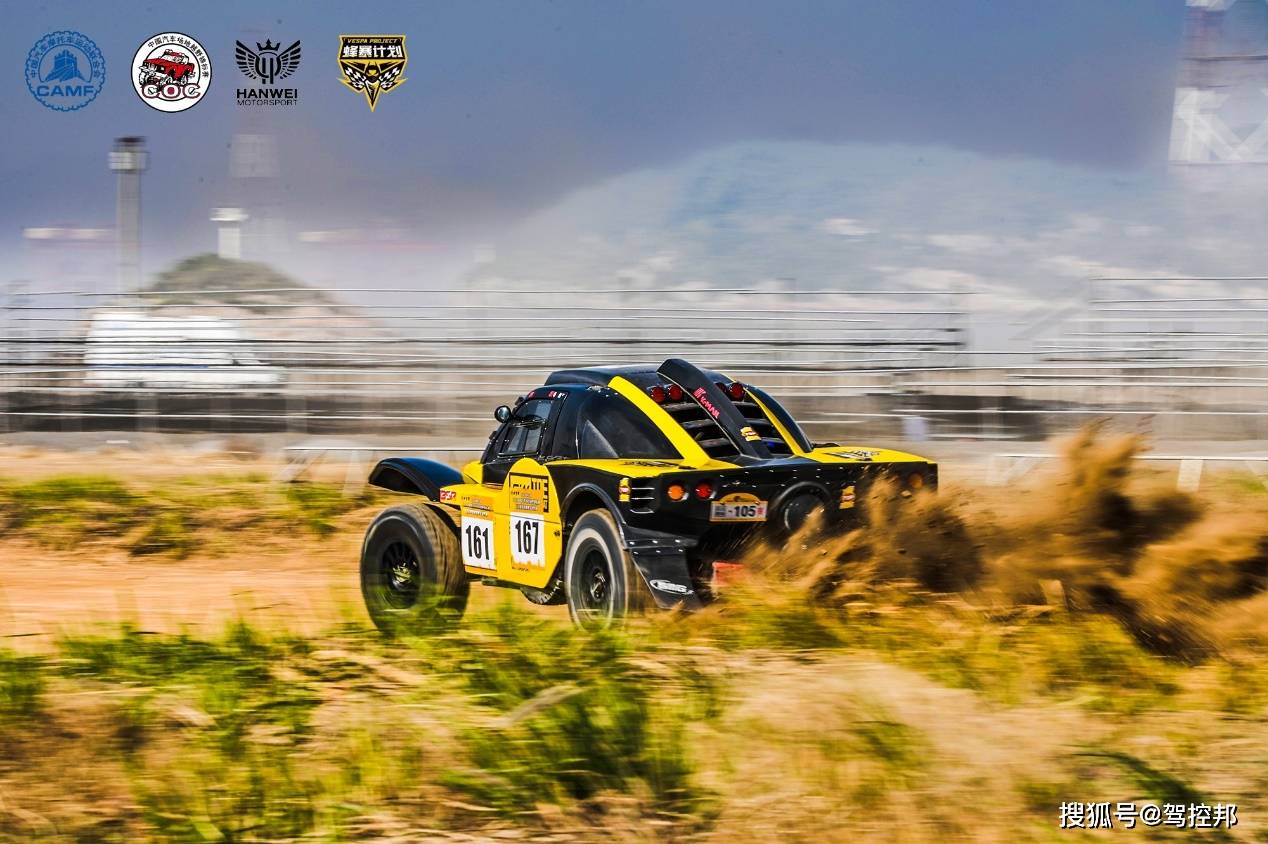 初次正式以组别形式登场的大黄蜂组采用smg两驱巴吉赛车作为参赛车辆