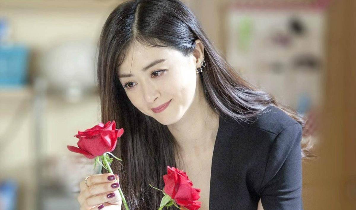 正午阳光又一新剧来袭,两大视后强强联手,看清男主,收视稳了_蒋欣