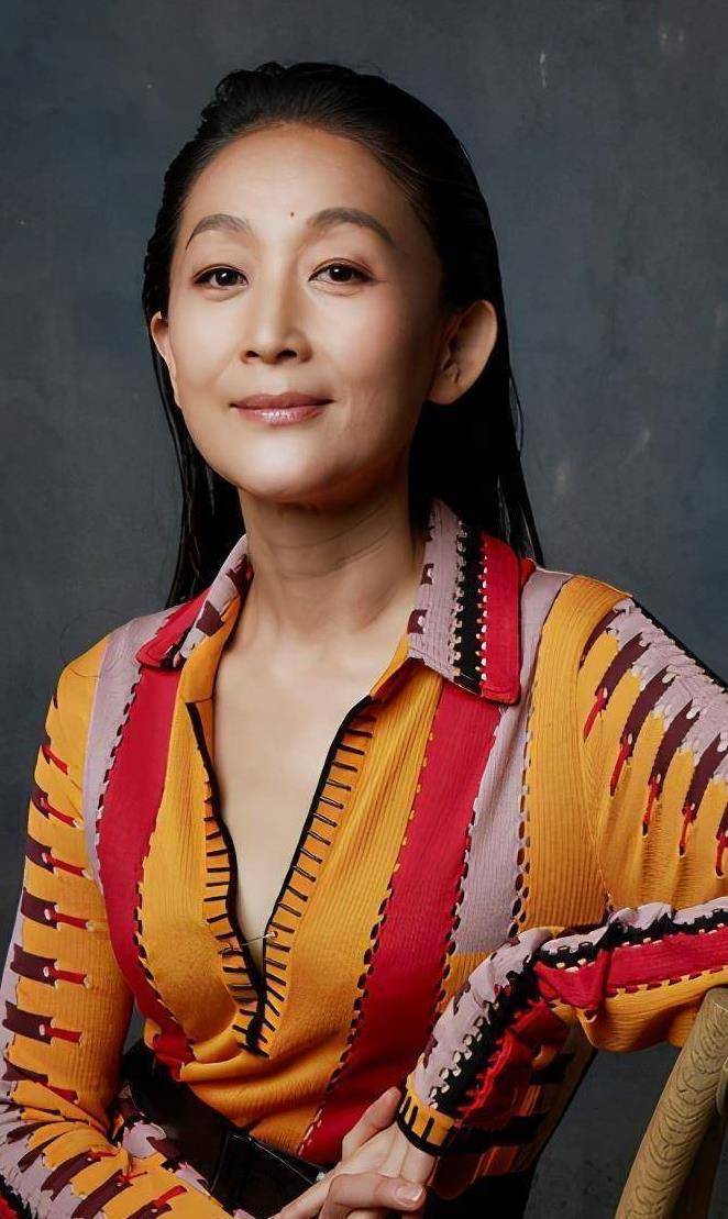 55岁国家一级演员,和亲哥哥相约一生不婚,父母竟然坦然接受_陈瑾_表演