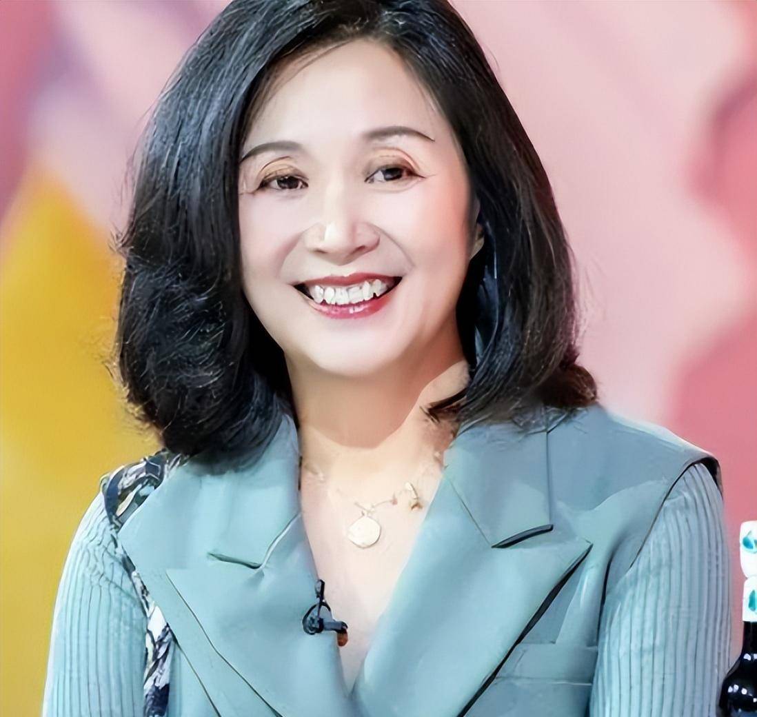 这还是《非诚勿扰》里的黄菡?