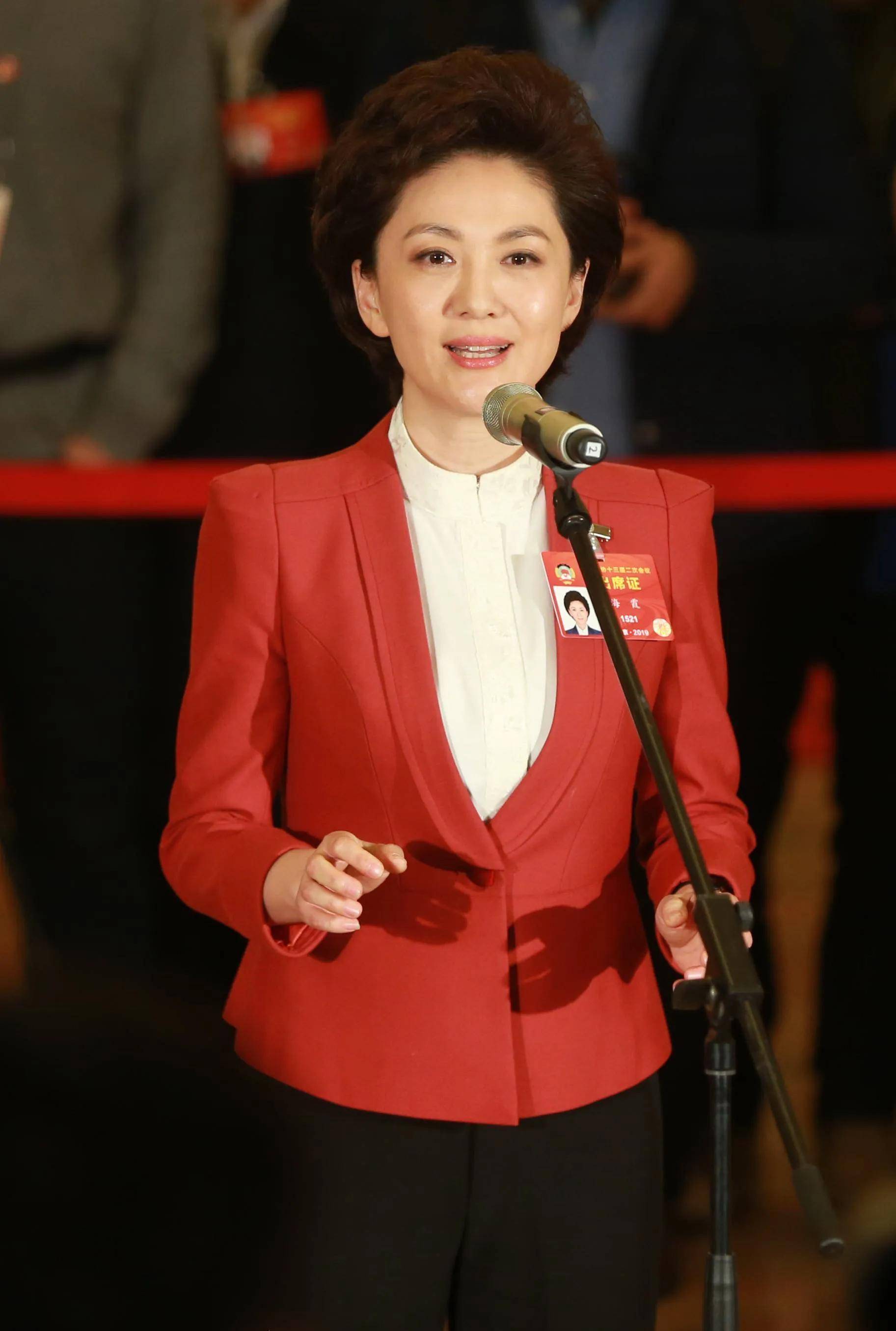 被51岁海霞惊艳到了!