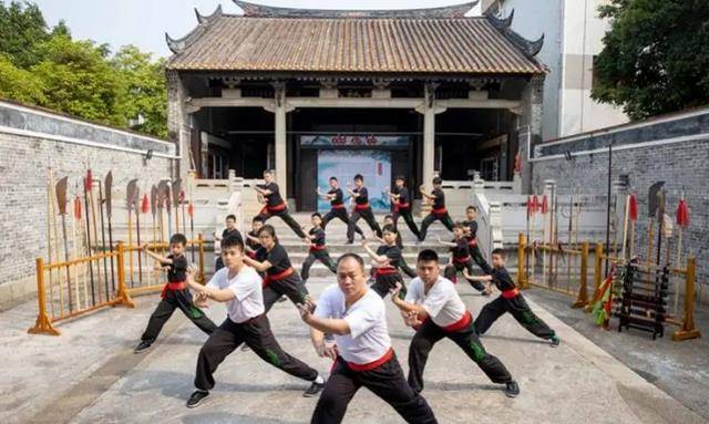 其中工字伏虎拳由少林寺十八罗汉伏虎拳演变而来,而铁线拳是一种大开