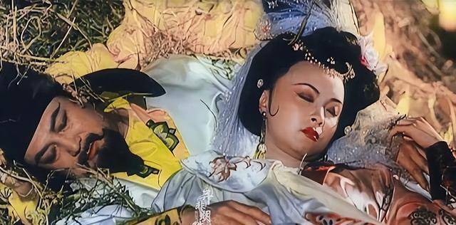 杨贵妃在佛堂被迫自缢,死后所用白绫被拍卖,那两足丝袜去哪了?