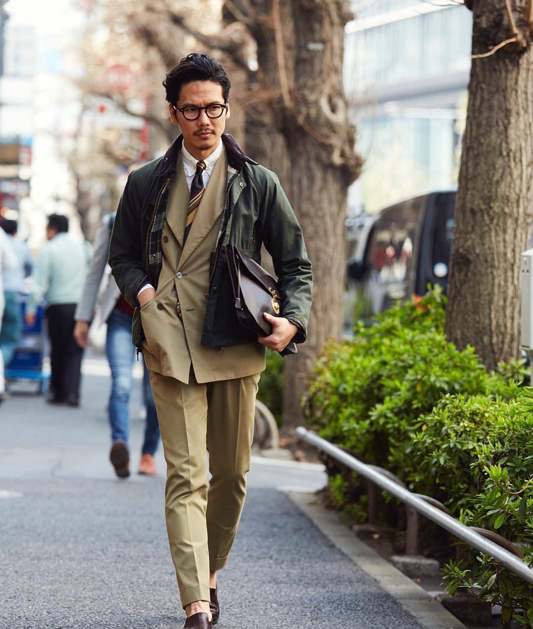 给中年男士的建议:冬天少穿这4种"皮大衣",看起来油腻又老气_时尚