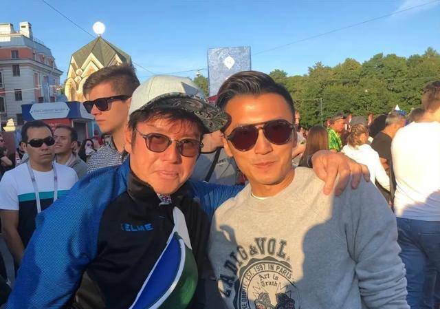 而在香港这边,谢霆锋同样拥有永久居住资格.