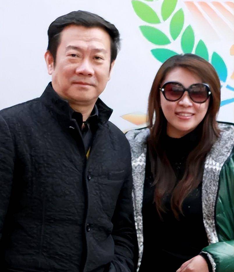 央视主持人赵保乐:冯巩和倪萍是他的贵人,娶平凡妻子恩爱一生_相声