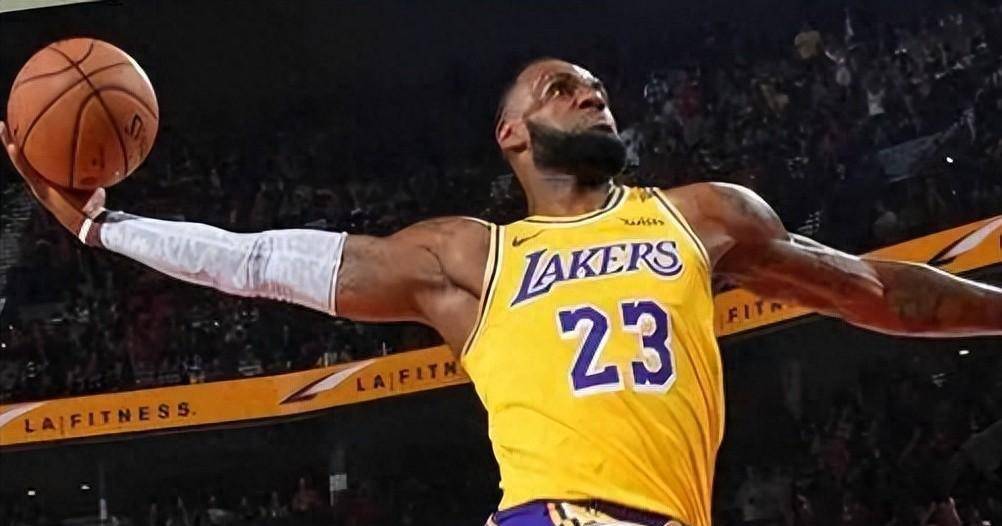 老詹宝刀未老湖人本赛季的客场成绩不如主场,客场仅