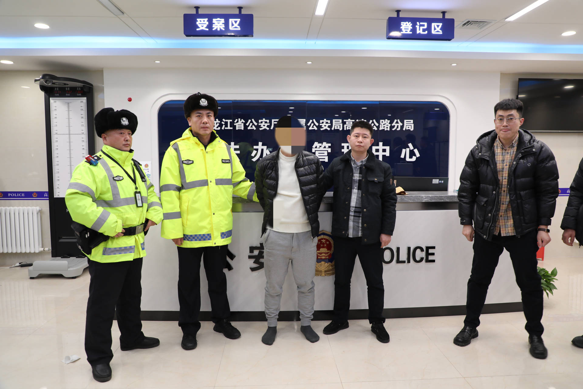 男子杀妻后驾车逃亡,黑龙江高速交警成功抓捕_嫌疑人_哈尔滨_车辆