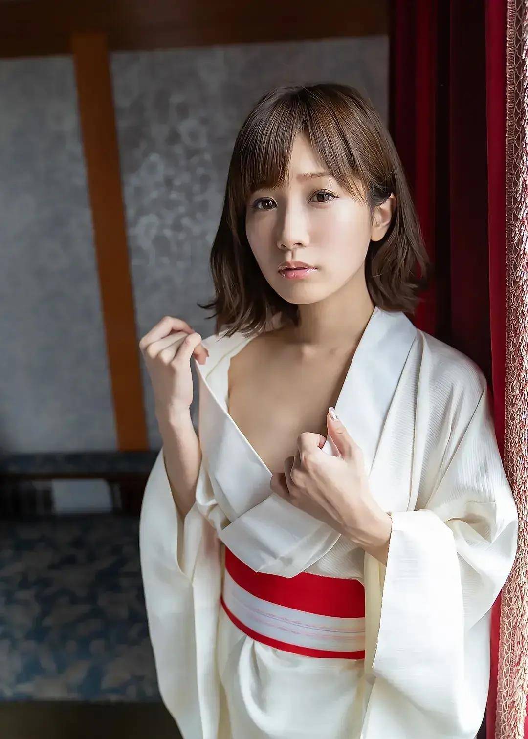 小岛南:日本娱乐圈的新星,美貌与才华的化身_摄影_观众_成长