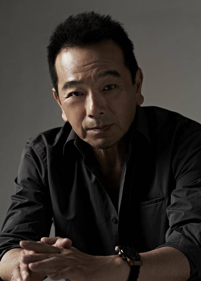 在内地发展的这些年,张晨光出演了《奋斗》,《欢乐颂》,《那年花开月