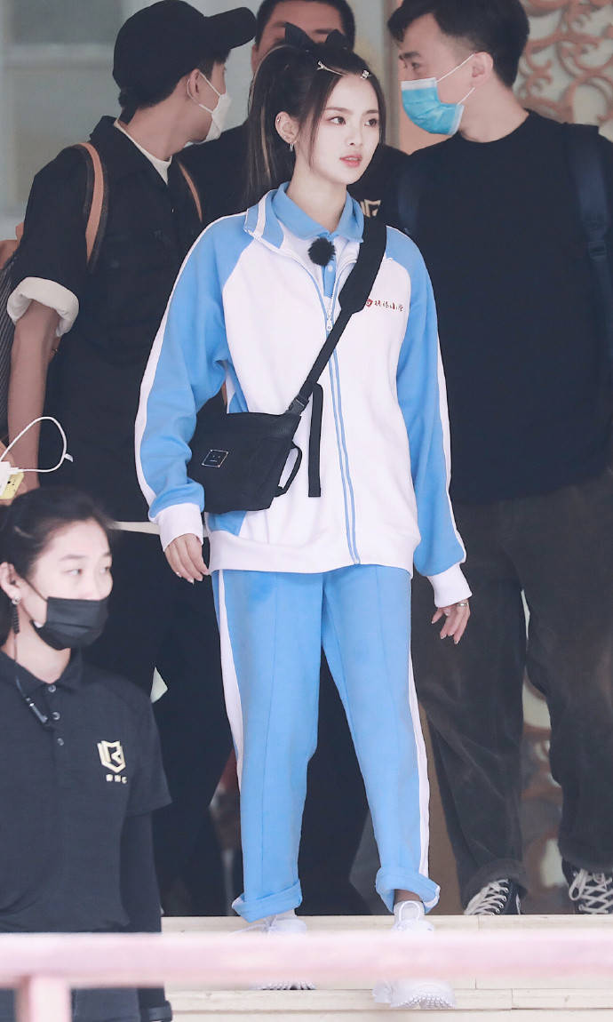 杨超越真是"少女脸"?