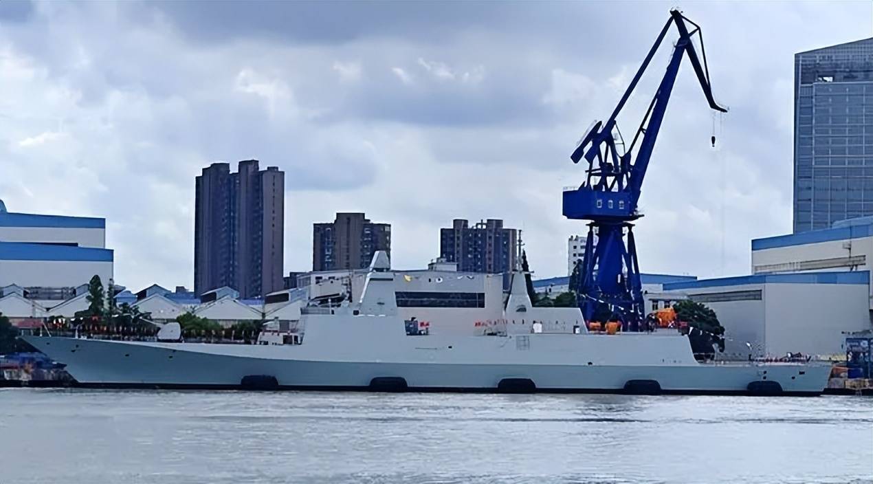 中国新一代2000吨级护卫舰亮相,解放军自用?还是出口?