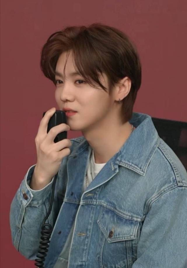 鹿晗出镜也不忘撒狗粮,别人都在看他的状态,我却被他和关晓彤甜到了