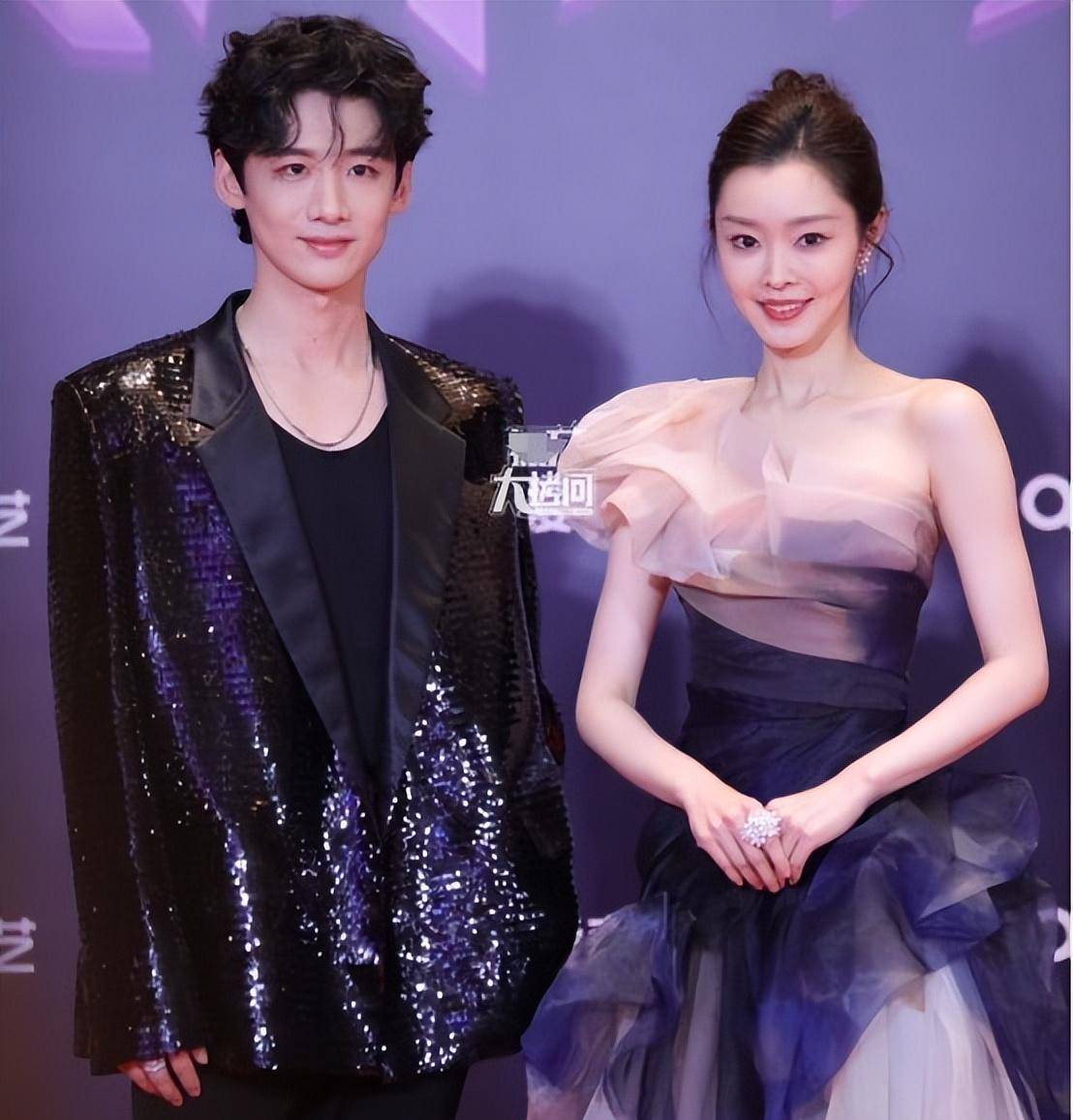 宋轶第二次变身优雅黑天鹅与白敬亭同框,真是惊喜满满!