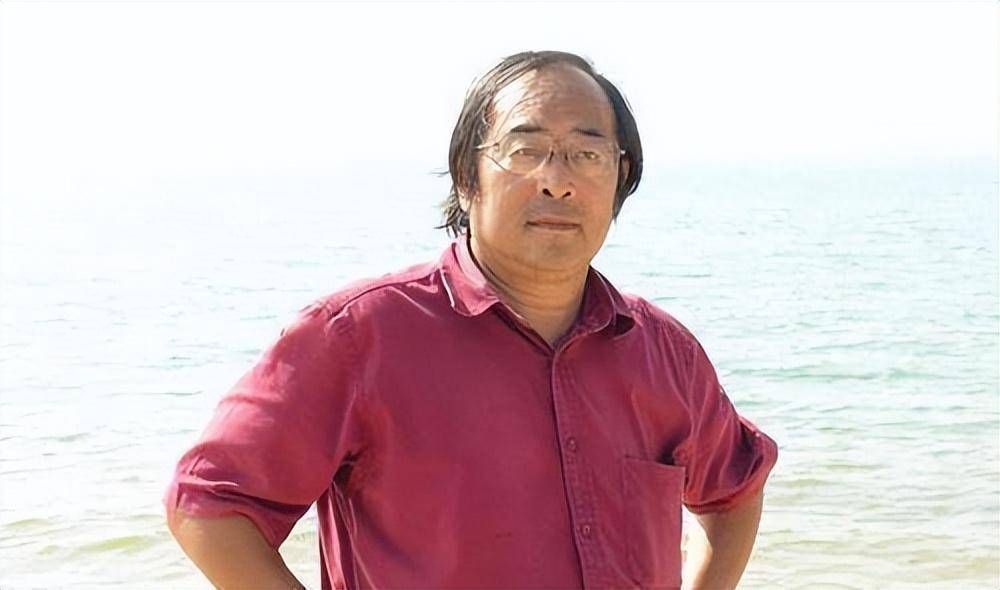 《他在特区》《椰城故事》《梁山奇情》等都是徐庆东执导的,除此之外