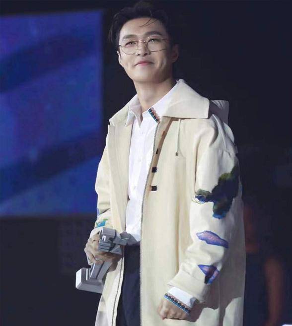 为张艺兴私人定制,太宠了_活动_服装_品牌