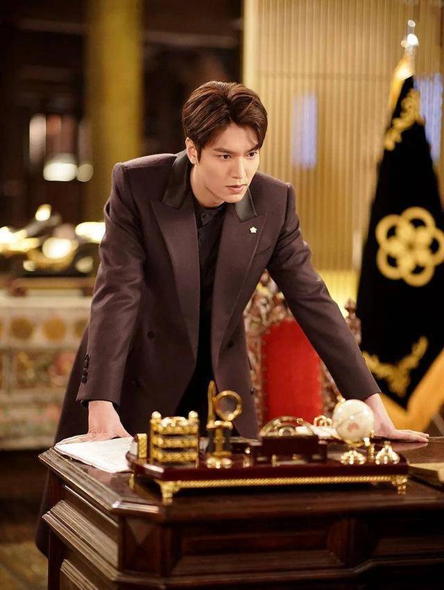 李敏镐新剧终于秀身材!