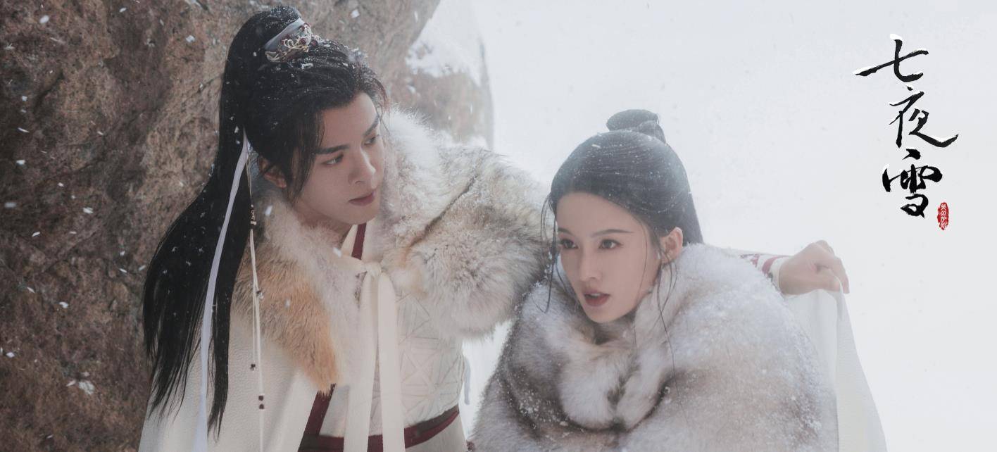 她的《镜子》系列和《朱颜》先后被改编成电视剧,取得了绝对回本的好