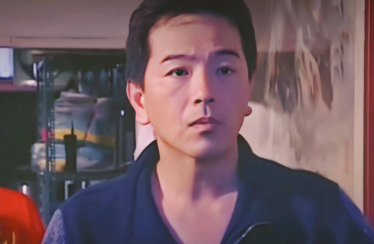 隐婚30年零绯闻,长期吃剩饭菜,一件衣服穿35年,却因直播被骂哭_张晨光