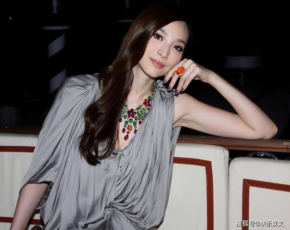 吴佩慈家人相继出事!