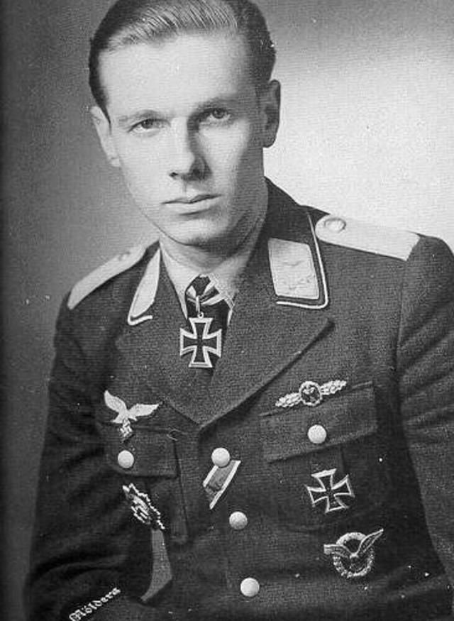 德国这个国家出产大量金发碧眼的帅哥,二战期间的德军颜值极高.