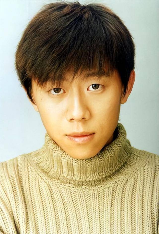 结婚不邀请父亲,婚后与母亲明算账,妻子袁泉为他感到心疼_姜文_小时候