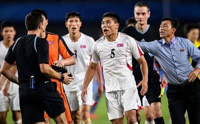 世预赛朝鲜男足6-1首胜!