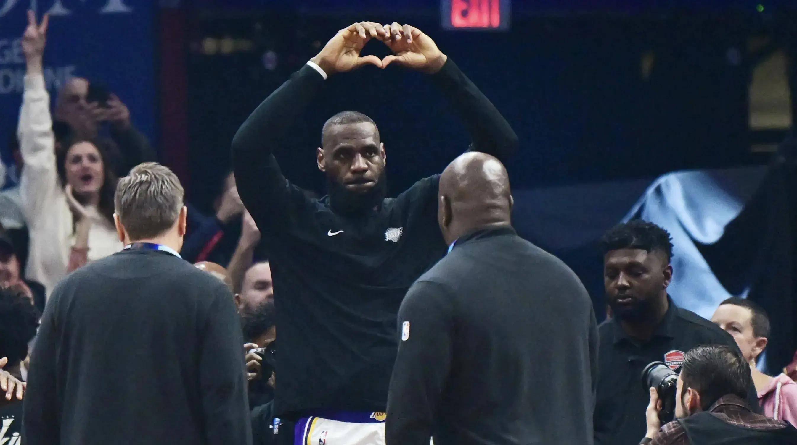 这次skip不直接黑詹姆斯了,改为捧球队其他人来贬低詹姆斯.