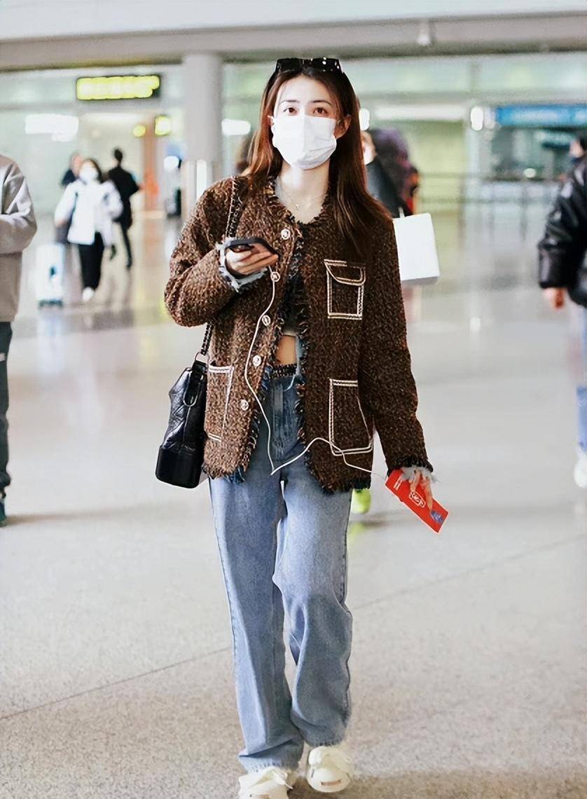 徐璐扮美真有一套,穿粉色开衫配红发甜美又减龄,少女感十足_设计_效果